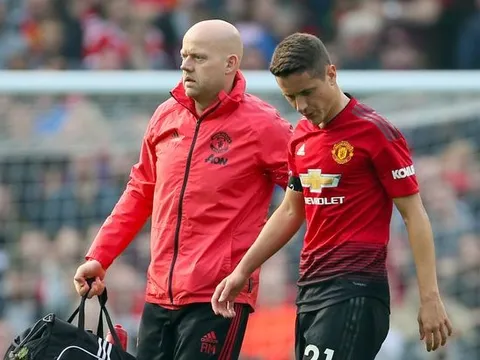 CĐV M.U chọn ra cái tên bất ngờ thay thế Herrera