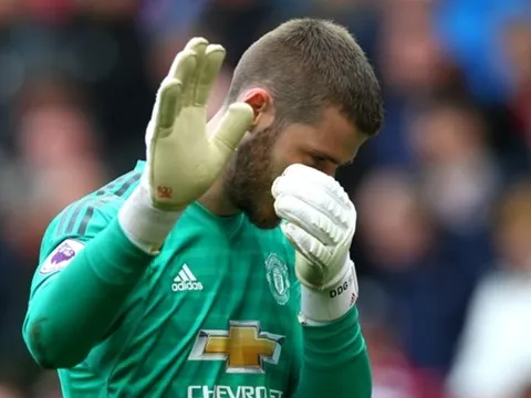 Kinh ngạc! CĐV Man Utd làm cùng 1 điều khi De Gea rời sân