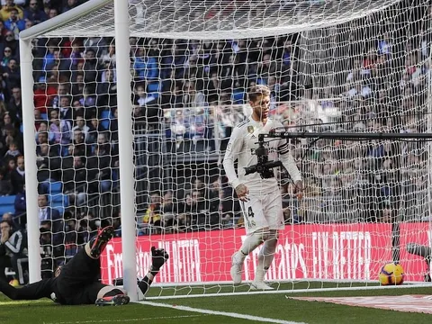 Chấm điểm Real: Sergio Ramos và chiếc thẻ đỏ thứ 25