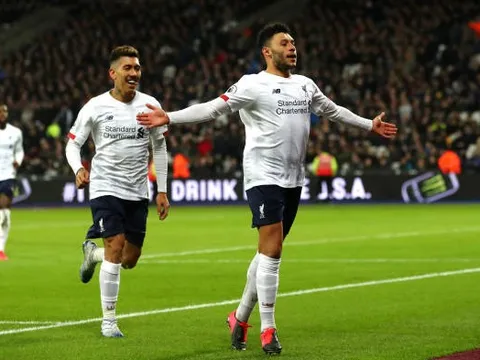 Chamberlain ghi bàn, Firmino lao vào tính 'đá bay' cả đồng đội