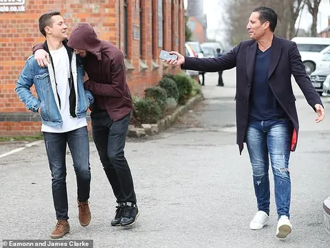 Chẳng thể rời nhau, De Gea lại tiếp tục 'go out' cùng sư phụ