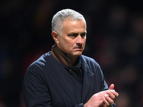 Mourinho lên tiếng, hé lộ về bến đỗ tương lai