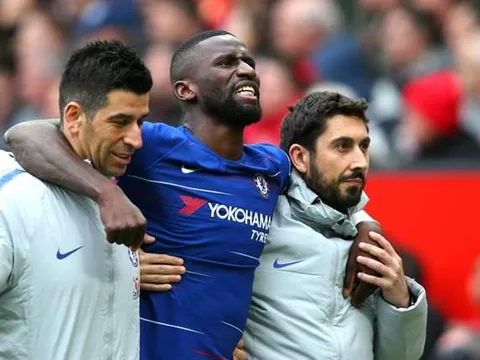 Chelsea gặp họa sau trận hòa với Man Utd