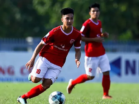 Chiến đấu kiên cường, đội bóng của Martin Lo chia điểm với Long An