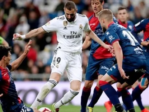 Chiến thắng trước Huesca, Zidane quyết định tương lai của "mèo lười"