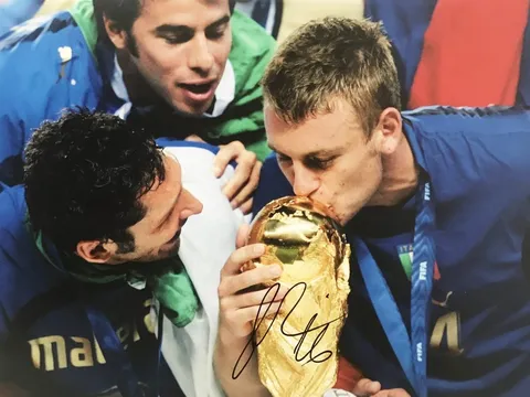 CHÍNH THỨC: Bỏ lại Buffon, bạn vàng World Cup tuyên bố giải nghệ