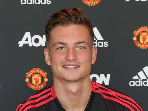 CHÍNH THỨC! "Kẻ bị Man Utd bỏ rơi" xuống chơi ở giải hạng Tư