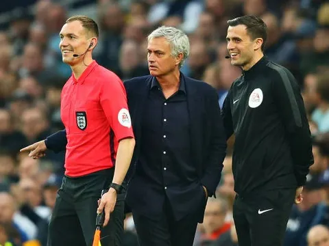 Tái xuất trên băng ghế huấn luyện, Mourinho trải qua trận cầu 9 bàn thắng