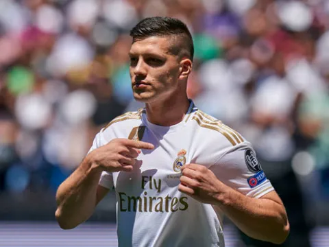 CHÍNH THỨC: Tân binh 60 triệu euro rạng rỡ ra mắt Real