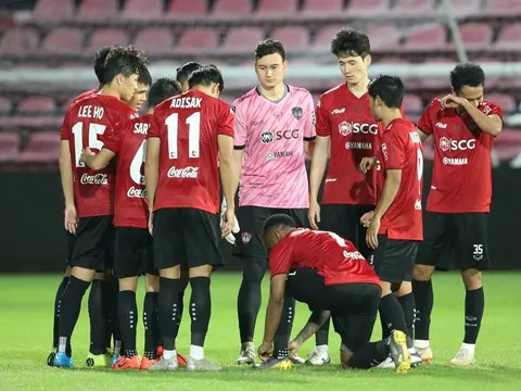 NÓNG: Văn Lâm bắt chính cho Muangthong trận khai màn Thai-League