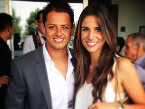 Choáng với mái đầu 'cam huỳnh quang' của cựu sao Man United