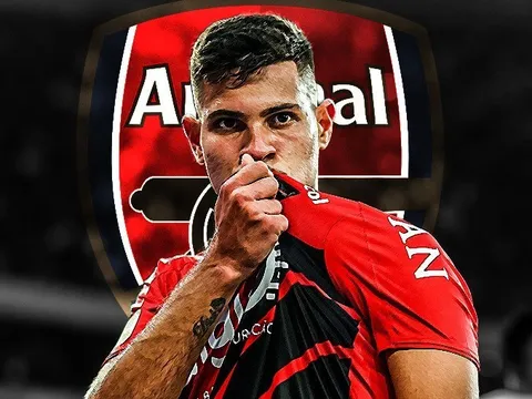 Chủ tịch đăng đàn tuyên bố: "Arsenal quan tâm đến cậu ấy"