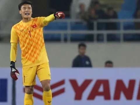 "Chủ tịch" Tiến Dũng giả vờ chuyền bóng và cái kết hú hồn