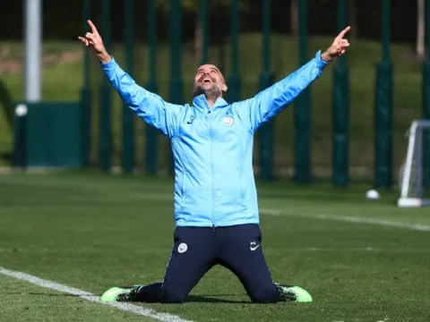 Chưa đấu Watford, Pep Guardiola đã tập ăn mừng chức vô địch