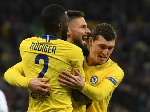Chứng kiến Giroud lập hat-trick, Sarri thừa nhận 1 điều