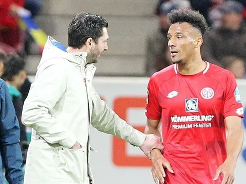 Chuyện thật như đùa: Sao Bundesliga ghi bàn xong rồi mất trí nhớ