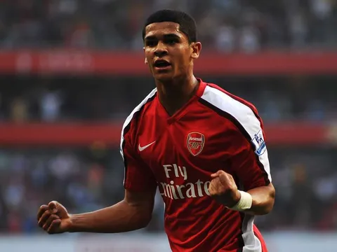 Bạn còn nhớ ai đã từ bỏ đỉnh cao tại Arsenal vì cô đơn?