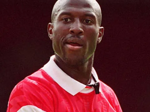 "Có tới 10 cầu thủ không xứng mặc áo Arsenal"