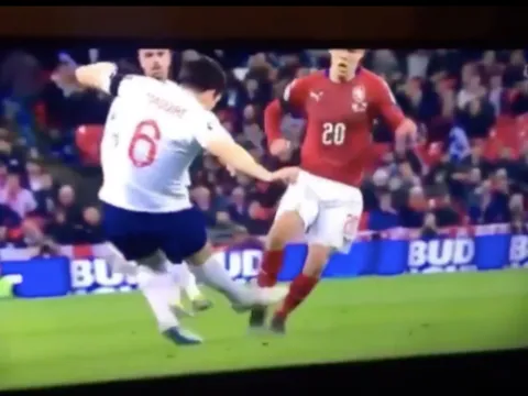 SỐC! Bị gọi là kẻ vô dụng, mục tiêu 65 triệu của Man Utd suýt kết thúc sự nghiệp đối thủ