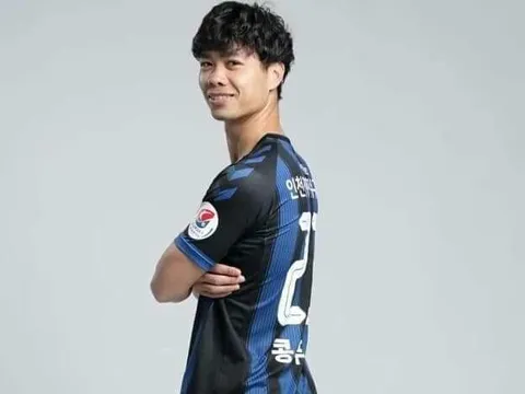 Công Phượng ra sức tạo dáng trong ngày chụp ảnh tại Incheon United