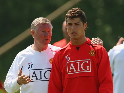 Góc Premier League: Sự thay đổi của những tiền vệ biên