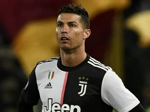 Cristiano Ronaldo viết tâm thư: "Tôi không phải là robot"