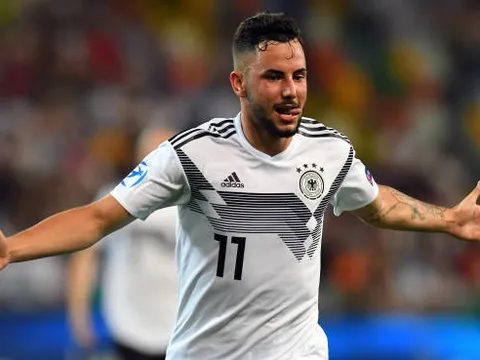 Cú đúp, 1 kiến tạo, nước Đức đã nhìn thấy trung phong tương lai