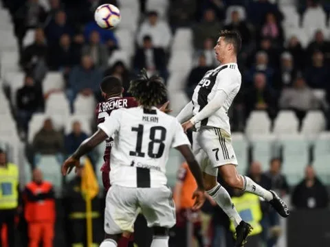 Nhảy 'như thần', Ronaldo khiến cả đối thủ lẫn đồng đội phải ngỡ ngàng