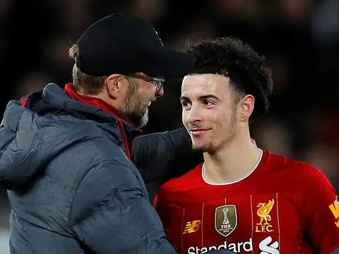Curtis Jones: "Tôi đã tuyệt vọng và cầu xin Klopp"