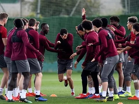 Cựu sao trẻ Chelsea được dàn sao Liverpool chào đón đặc biệt