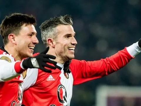 Gần 36 tuổi, Robin van Persie vẫn lập hat-trick đẳng cấp