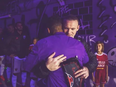 Gặp lại Nani, Rooney tái hiện khoảnh khắc kinh điển lịch sử Man Utd