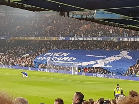 Fan Chelsea làm điều khó tin với Hazard trên sân Stamford Bridge