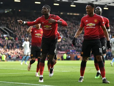 Lập cú đúp phạt đền, Pogba vẫn thua "Van Gol"