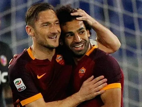 Vừa toả sáng ở London, Salah đã nhận được lời khen từ huyền thoại