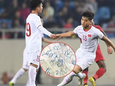 Đã rõ nội dung mảnh giấy HLV Park Hang-seo gửi cho Quang Hải