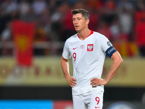 Đàn em liên tục tỏa sáng, Lewandowski không còn là 'số 1' ở Ba Lan