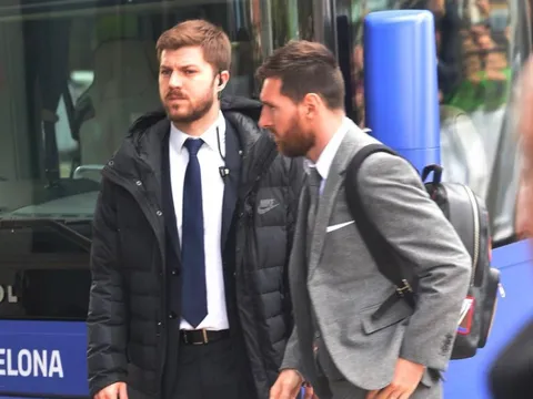 Dàn sao Barcelona lên đồ chuẩn bị "hứng gạch" từ Liverpool