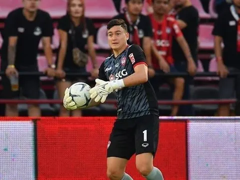 Đặng Văn Lâm giúp Muangthong United thắng kịch tính