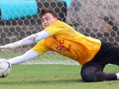 Văn Lâm chia sẻ thú vị về cuộc sống tại Muangthong United