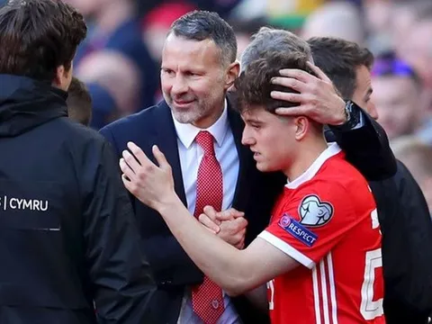 'Đánh bật' Liverpool, M.U dẫn đầu cuộc đua giành 'đồ đệ' của Giggs