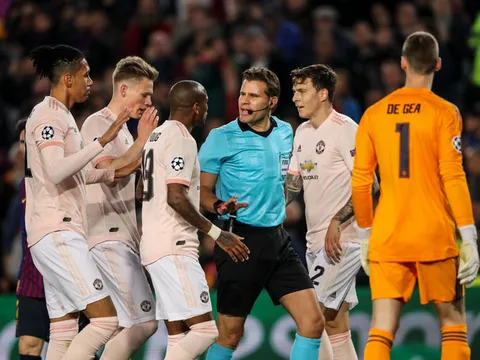 Đấu Everton, fan M.U "thà đá 10 người" còn hơn nhìn 1 cái tên trên sân