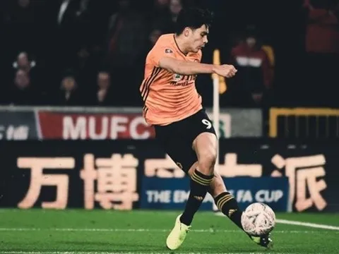 Cho Maguire hít khói, Jimenez chào hàng Man Utd bằng "rabona" cực đỉnh