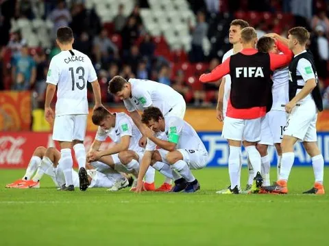 Đấu súng nghẹt thở, 'chứng nhân lịch sử' của Việt Nam cay đắng rời giải