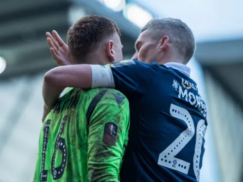 Đấu súng trong mưa và nước mắt, đại diện cuối cùng top 4 Cúp FA được xác định