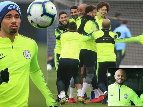 Đẩy áp lực về Liverpool, dàn sao Man City vui như hội trên sân tập