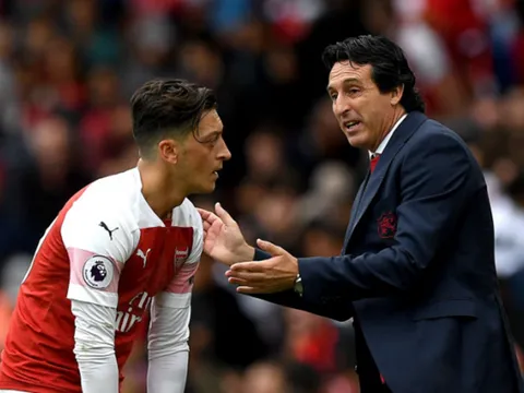 Đây, bằng chứng cho thấy Ozil đã quá ngán ngẩm Emery