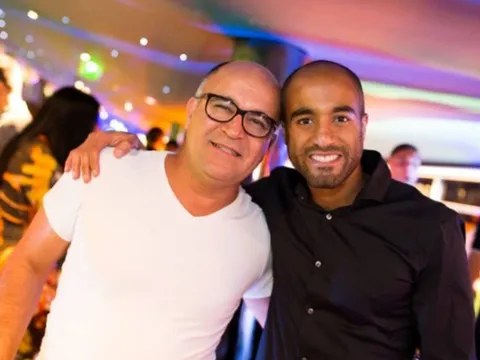 Đây! Đôi giày 'quý hơn vàng' của Lucas Moura
