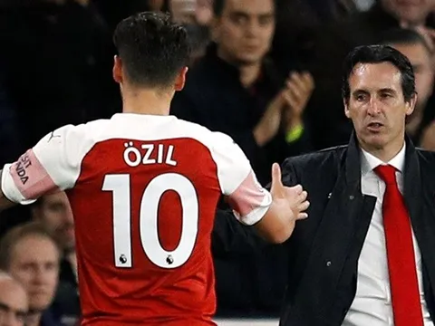 Đây, lý do Emery gạt phăng mâu thuẫn và xếp Ozil đá chính