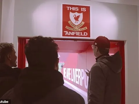 Đây! Lý do Klopp không chạm tay vào logo Liverpool tại Anfield